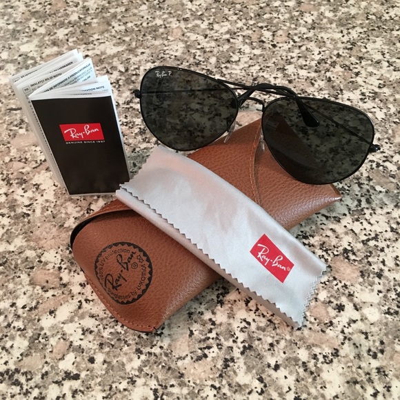 Ray-Ban Other - Ray-Ban RB3025 large Aviator sunglasses